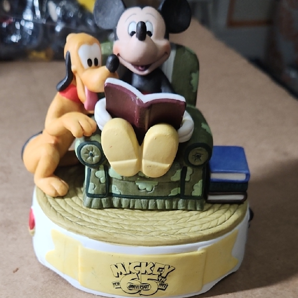 Disney Mickey and Pluto Reading  Musical Figurine - Black, Yellow, Green